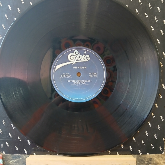 THE CLASH - "THIS IS RADIO CLASH" / EPIC RECORDS 1981. Vynl in excellent conditi - Picture 3 of 5